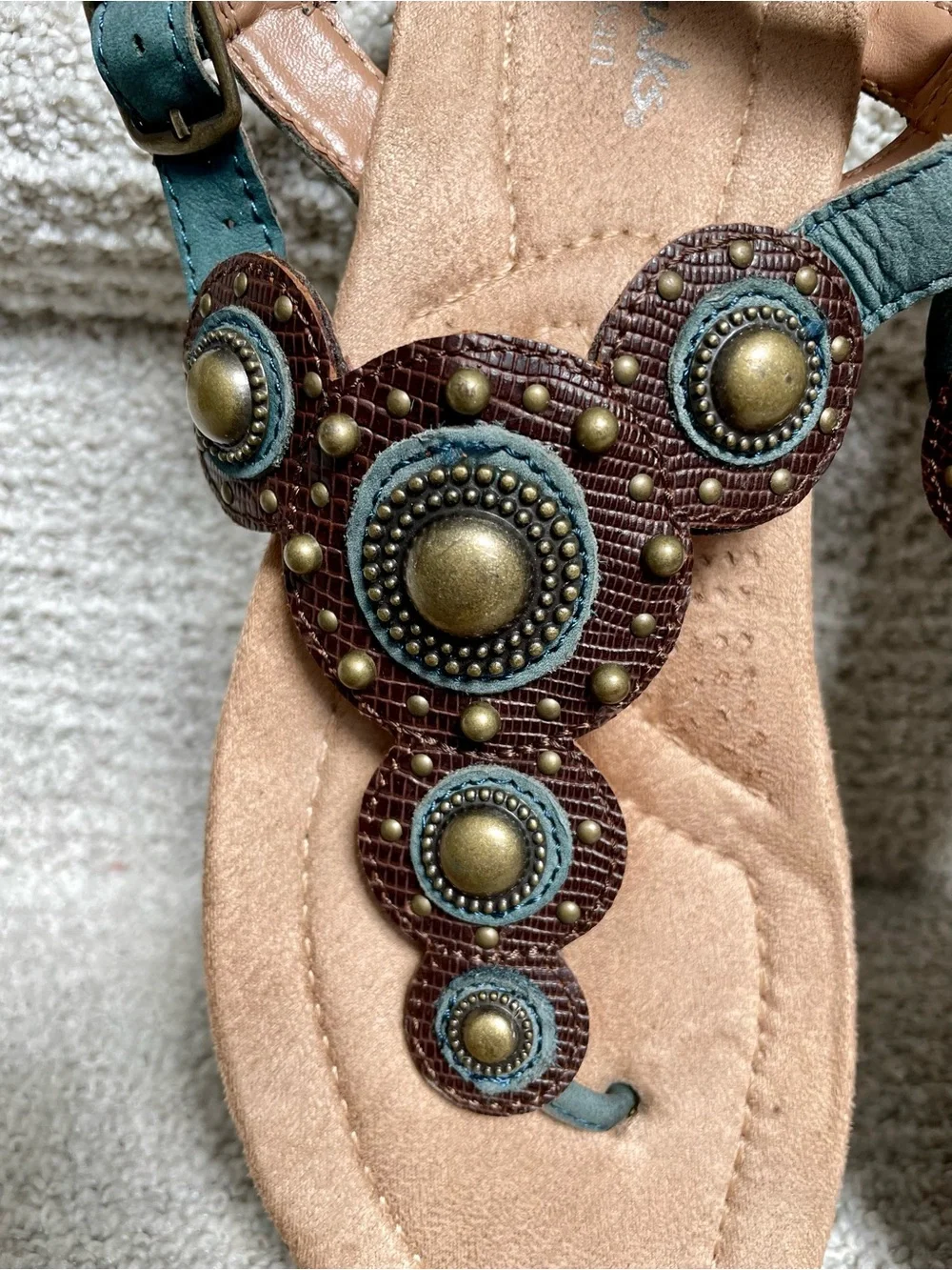 Clark’s Leather Medallions Metal Accents Comfort Sole Buckles Casual Sandals
